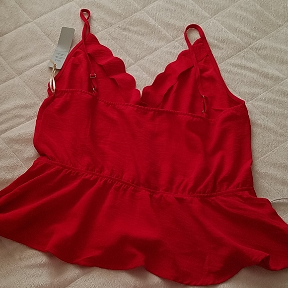 *Super Cute Scalloped Red top - Picture 3 of 4